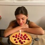 Giulia Guerrini Instagram - 🤍 GRATEFUL 🤍 04/09 Grazie di cuore a tutti per gli auguri, grazie per tutti i messaggi con parole meravigliose, significano davvero tanto 🤍 Grata di essere circondata da persone che amo, lontani o vicini, sappiate che sento il vostro amore e spero voi sentiate il mio ♥️ - Gracias de corazón a todos por los buenos deseos, gracias por todos los mensajes con palabras maravillosas, realmente significan mucho 🤍. Agradecida de estar rodeada de personas que amo, ya estén lejos o cerca quiero que sepan que siento su amor y espero que ustedes sientan el mío ♥️