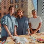 Giulia Guerrini Instagram - Ieri pomeriggio sono stata invitata da @levis_ita a partecipare ad una bellissima iniziativa con @melide_factory . Abbiamo potuto parlare dell'uso responsabile delle materie prime e dell'attenzione per l'ambiente che sono i principi guida della linea Levi's WellThread. Tutto questo coronato da un ricordo che ho portato via con me: una maglietta con un ricamo ispirato alla natura fatto dalle super artiste di Melidé. #adv