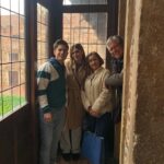 Giulia Guerrini Instagram - La casa di Giulietta 🤍 Un día lluvioso en Verona pero con personas que brillan como el sol 🥰 - No tengo fotos en mi celular con todo el grupo de hermosas personas con las cuales compartimos ese día pero fue un día muy lindo 🥰