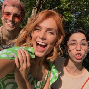 Giulia Guerrini Instagram - Salió la segunda temporada en Netflix 🔥🌊
Por fin puedo compartir algunos recuerdos 🥰
Ya la vieron? 🌊
En el último vídeo se nota que soy una campeona de wake 🤣🤣 me re dolió 🤣🤣