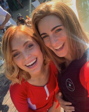 Giulia Guerrini Instagram - Salió la segunda temporada en Netflix 🔥🌊
Por fin puedo compartir algunos recuerdos 🥰
Ya la vieron? 🌊
En el último vídeo se nota que soy una campeona de wake 🤣🤣 me re dolió 🤣🤣