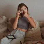 Giulia Guerrini Instagram - 3 steps per terminare la tua beauty routine perfetta. - divertiti aprendo i prodotti di @florena_skincare_it - Applica i nuovi patch rimpolpanti e/o la nuova maschera in tessuto anti age. - Continua a leggere il tuo libro preferito con la pelle più luminosa, idratata ed elastica 😍 #florena #fermentedskincare #ad