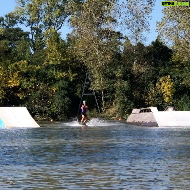 Giulia Guerrini - 25.7K Likes - Salió la segunda temporada en Netflix 🔥🌊
Por fin puedo compartir algunos recuerdos 🥰
Ya la vieron? 🌊
En el último vídeo se nota que soy una campeona de wake 🤣🤣 me re dolió 🤣🤣