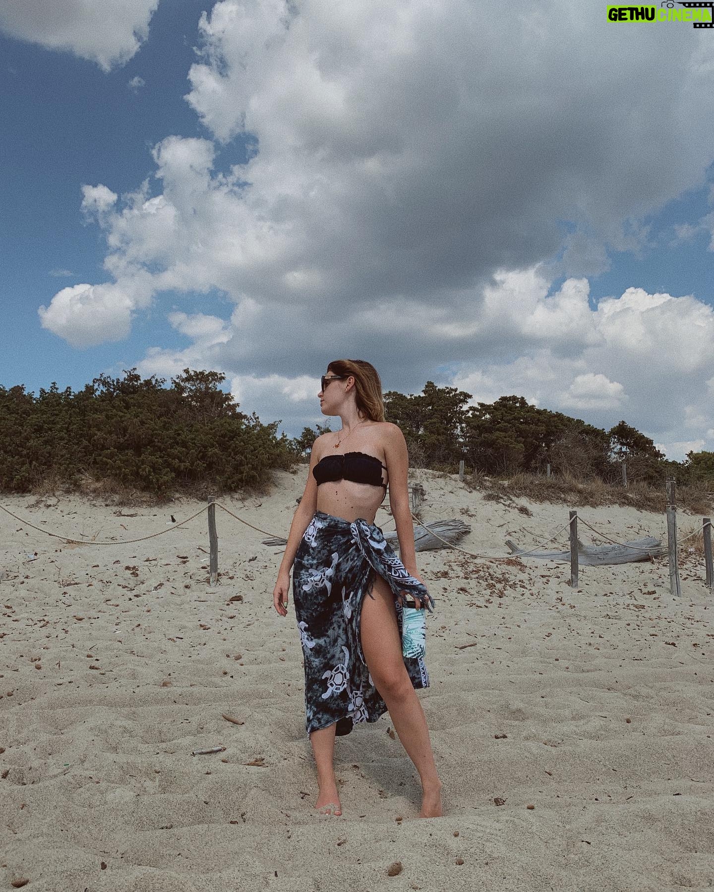 Giulia Guerrini Instagram - Γ la prima estate in cui non riesco veramente a rilassarmi.. ci provo eh! Poi vi dico se dovessi riuscirci ππ Ps. Amo la mia bottiglietta termica, ve la consiglio al posto delle bottigliette di plastica. Scelta SOSTENIBILE ππ e vi mantiene lβacqua freschissima anche sotto il sole π