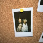 Giulia Nassa Instagram - É sempre uma missão muito difícil escrever pra maior poetisa só 6 dias depois da homenagem que vc faz pra mim… não tenho o repertório tão extenso quanto o seu pra inovar a cada ano que passa. Soa repetitivo, mas é verdadeiro. Você é um ser “humano” extraordinário (“humano” entre aspas porque eu acho que vc é um “ser” que só é, vc já se elevou, tá além do nível humano). Nunca conheci ninguém que equilibrasse tão bem o lado sensível expansivo com o pé no chão e dedicado, você é minha ídola, porque além de sonhar alto como eu, vc sabe correr atrás como eu nunca soube fazer. Você é minha irmã de alma, minha artista favorita, minha dupla pisciana, minha neném… se eu pudesse eu te protegia de todo mal “do mundo lá fora”, assim como você escreveu pra mim uma vez. Sei que os tempos mudam, os interesses se desviam e as vezes os sonhos se desencontram, mas independente de qualquer profissão que a gente for seguir, de qualquer amor ou desamor que venha, de qualquer coisa, de qualquer lugar… “no matter what” “no matter where”, eu SEMPRE vou ficar, eu fico! Te amo incondicionalmente, Bia… e olha que era pra vc ser só uma colega de trabalho, e hoje é um pilar na minha vida 🥹 Te desejo um ciclo mais lindo aí do que o que já passou, que você tenha muitas conquistas, muita música, e muitos boys bonitos (ou seja, boys novos pq esses daí…. KKKKKK) FELIZ DIA MUNDIAL DA BIA!!!!❤️ @musicabia