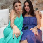 Giulia Nassa Instagram – Sou feliz, alegre e forte, tenho amor e muita sorte aonde quer que minha mãe esteja! Isso sim! Se eu sou saudável, se eu tenho conhecimento e valores é por causa dela! Eu sou muito sortuda puta merda! Eu tenho a melhor mãe do mundo!!! Minha melhor amiga, posso conversar sobre tudo, assistir de tudo, zoar qualquer coisa e brigar por qualquer coisa também que tudo dá certo sempre! Meu pai é um homem de muita sorte, minha avó e meu avô são abençoados, porque não existe mulher mais carinhosa, esforçada e divertida do que a Fernanda… e pqp que mulher linda!!! Perdi toda a classe escrevendo esse texto, pq sinceramente: foda-se! Você me ensinou a ser assim! Expansiva, feliz, criativa, alegre, cheia de vida e eu tenho ORGULHO disso, dessa intensidade que herdei de vc! Meu traço mais lindo, é teu! Te falei hoje: “você é a alma dessa família” e é verdade e todo mundo sabe, porque vc é a alma de todas as relações que você constrói! Vc é arte mamãe! Você é aquela protagonista foda de um livro, seja ele de romance ou de aventura! Quero ser você quando eu crescer, a mulher mais linda do mundo!!! E olha que existem muitas no mundo hahah, mas não existe NADA como vc! Te amo, feliz vida, SEMPRE! 🤍✨🧿📿🪬🍃🌞
