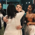 Giulia Nassa Instagram - Sou um pouco de todo lugar, sou um pouco de cada um de vocês. Até se um dia eu for embora ISSO É PRA SEMPRE!!! Não existe amor mais mágico do que esse nosso, eu sei porque eu também sou fã e pra mim é completa loucura que alguém possa me amar do mesmo jeito que eu amo alguém… eu amo vcs! Feliz dia do “fã”, entre aspas porque diminuir vcs a duas letras é pouco, vocês são família!!! Obrigada por tornarem tudo possível! ❤️🍟