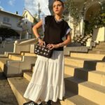 Giulia Nassa Instagram - Skirt&shirt >>>> 🫐 (Com a Bottega que vcs votaram nos stories)