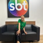 Giulia Nassa Instagram - Em casa já 🌈✨📺
