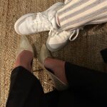 Giuseppa Ciurleo Instagram - Une photo de notre moment en amoureux hier soir pour la saint Valentin 🥰❤️ pour ce moment on a porté nos paires @chaussea_officiel pour moi une jolie paire d’escarpin doré brillante avec des petits strass ✨✨ et pour Paga sa paire coup de cœur, elle passe avec tout et super confortable, bref on adore 😋 je vous laisse pour l’occasion un code promo de -25% 🌈 GIUSEPPA25 🌈sur une paire frais de port offert et c’est valable du 07/02 au 19/02 hors offre en cours ❤️ et merci @chaussea_officiel 🥰 #ad
