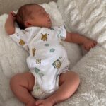 Giuseppa Ciurleo Instagram - Et voilà… l’heure est arrivée on a décidé de vous dévoiler notre fille, ce petit bout dont nous sommes tomber amoureux, qu’on aime d’une force incommensurable…. Bientôt vous découvrirez notre accouchement sur w9 alors on a voulu vous la présenter ça nous tenez à cœur de le faire avant🙏🏼 ma grenouille, ma meilleure amie pour la vie 🥹💚 avec @paga_lmsa on a le traque de vous la montrer ça nous fait tellement bizarre… c’est notre petit bébé Giorgia vous la connaissez maintenant 🥹
