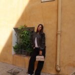 Giuseppa Ciurleo Instagram - ✨CONCOURS SAC JACQUEMUS! (Terminé)✨ Avec @thebradery , on vous fait gagner un sac Jacquemus, l’app de ventes privées 2.0, toutes vos marques préférées à prix doux ☁️ Pour participer : - Suivez nos comptes @thebradery et @giuseppacrl - Tag un(e) ami(e) et ceux qui souhaitent participer 🤍 Bonus: Partage le concours en story 🤍 Résultat le dimanche 22 octobre 🧡 Bonne chance à tous🤞🏼 Ps: Si tu veux tester l'app The Bradery, le code giu15 offre -15€ sur la première commande dès 50€ 👀 Concours terminé ❤️ Gagnante : boiba_sidibe #collaborationrémunérée