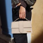 Giuseppa Ciurleo Instagram - ✨CONCOURS SAC JACQUEMUS! (Terminé)✨ Avec @thebradery , on vous fait gagner un sac Jacquemus, l’app de ventes privées 2.0, toutes vos marques préférées à prix doux ☁️ Pour participer : - Suivez nos comptes @thebradery et @giuseppacrl - Tag un(e) ami(e) et ceux qui souhaitent participer 🤍 Bonus: Partage le concours en story 🤍 Résultat le dimanche 22 octobre 🧡 Bonne chance à tous🤞🏼 Ps: Si tu veux tester l'app The Bradery, le code giu15 offre -15€ sur la première commande dès 50€ 👀 Concours terminé ❤️ Gagnante : boiba_sidibe #collaborationrémunérée
