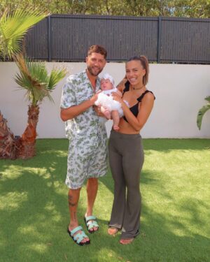 Giuseppa Ciurleo Instagram - Aujourd’hui c’est les 3 mois de Giorgia 3 mois que nous sommes comblés d’amour, que nous apprenons chaque jours à être les meilleurs parents pour elle dans cette nouvelle aventure à 3 🫶🏼 nous avons créé un Instagram @lestarpainsucres celui où nous allons partager des moments de notre vie de famille et pleins d’autres ✨ on vous remercie pour vos messages, votre soutien au quotidien une team comme ça ou rien 💚 joyeux 3 mois ma grenouille 🥹