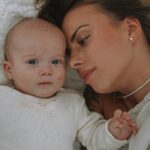 Giuseppa Ciurleo Instagram - Ma fille, ma Giorgia ce soir il y’a quelques sentiments en moi de nostalgie pendant que tu dors dans ton lit maman te regarde ..🤍 et je me dis que tu grandis, que le temps passe si vite.. depuis que tu es née tu as changé notre vie, tu as rendu le temps plus précieux, les moments sont plus jovial et souriant, la vie a plus de goût, meme la tristesse est plus cool puisque nous nous rappelons ton papa et moi que tu es là et que la vie est si belle grâce à toi… je ne serais jamais assez reconnaissante de t’avoir porté, donner vie et aujourd’hui de t’avoir comme fille pour l’éternité cet amour ne feras que s’amplifier même si j’ai l’impression qu’il est déjà au plus haut je sais que c’est sans fin ❤️ nous t’aimons très fort ton papa et moi ✨