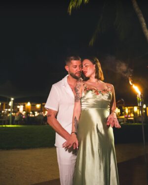 Giuseppa Ciurleo Instagram - Je suis sûr que nous étions déjà Valentin dans nos vies d’avant mais je sais déjà que nous le sommes aussi dans les prochaines ❤️🌹✨

📸 @mathisroutier