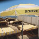 Giuseppa Ciurleo Instagram - Non je ne deviens pas une influenceuse mode 😂 mes outfit pyjamas en sueur MDR 💛 non sans blague hyper stylé cette plage @jacquemus (c’est pas une collab dommage 😂)