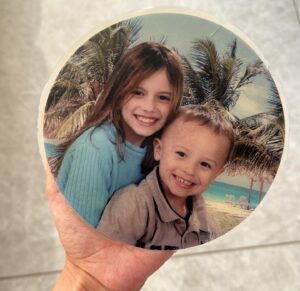 Giuseppa Ciurleo Instagram - Joyeux anniversaire l’amour de ma vie 17 ans 💚 (la dernière photo me met la larme à l’œil le temps passe si vite) ✨ bref je t’aime mon frère mon 1 er bebe 😭🥹