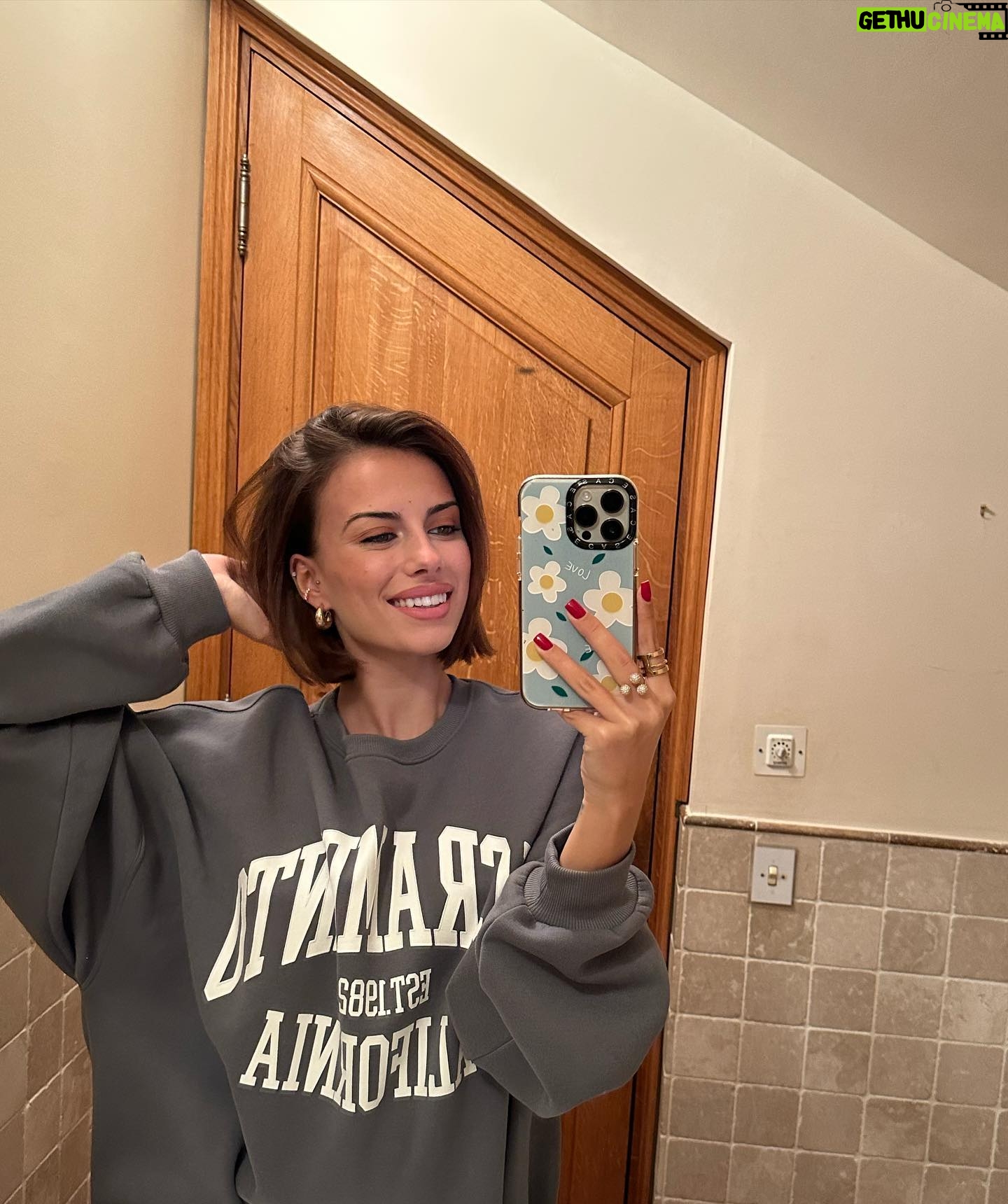 Giuseppa Ciurleo Instagram - Une petite photo improvisé pour tous tous tous vous remercier. Je vous aime ❤️✨🥹