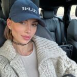 Giuseppa Ciurleo Instagram - Un petit coucou de ma voiture 🤍 je décide de totalement changer mon feed ! Je trouve que ces derniers temps il n’était plus vraiment à mon image pas assez coloré trop sombre alors que j’aime la couleurs et la fraîcheur ! Au final je ne pense pas qu’être une bonne influenceuse c’est à tout prix avoir un feed au couleurs harmonieuse! Alors à partir de maintenant je posterais tout ce que j’aime sans me poser de questions ! Comme je le faisais quand je n’avais pas beaucoup d’abonnés car j’étais tout simplement moi même ! Alors pourquoi changer ça ? ✨ vous êtes d’accord ? En tout cas contente d’être de retour 🤭