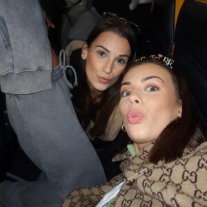 Giuseppa Ciurleo Instagram - Enterré ma vie de jeune fille avec vous 💞 on est pas au complet sur les photos mais qu’elle chance d’avoir des amies comme vous 🫶🏼 généreuse, fidèle, drôle, gentille, à l’écoute, toujours là les unes pour les autres bref j’vous aime