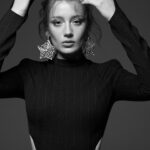 Gizem Karaca Instagram – 🖤🖤🖤 @episodedergi
Röportaj: Yasemin Şefik @yaseminsefik
Fotoğraf: Jiyan Kızılboğa @jiyankizilboga
Moda Editörü: Ece Şişik Saydam @ecesisik
Saç: Mutlu Ahmet Sinan  @mutluahmet.sinan
Makyaj: Uğur Kıral @ugurkiral
Fotoğraf Asistanı: Mustafa Berber @mustafaberber
Moda Editörü Asistanı: Zozan Çirik zozancirik , Sinem Aslıkara @sinemaslikara
Saç Asistanı: Rojin Botan @rojinbotaann
Studio: PAM The Studio @pamthestudio