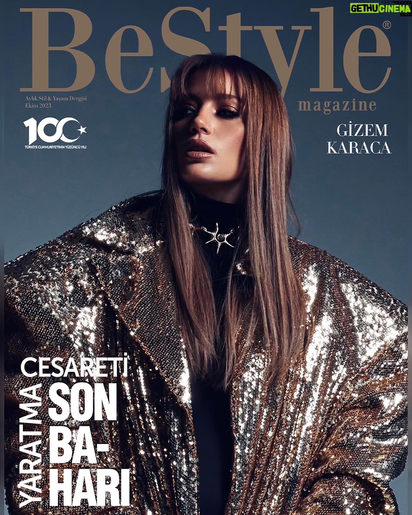 Gizem Karaca Instagram - Müko bi ekiple müko bi çekim yaptık. Çıkan fotoğraflara inanamıyorumm 😍❤️🔥🧿Röportaj: @tugceorcunus Fotoğraf: @elifdemiralpp Styling: @kayaefk Saç: @mertcan.pekguzel Makyaj: @cuneytseven Backstage: @unalavcii Dijital İçerik Direktörü: @tugceorcunus Kurumsal İletişim: @mukokaya Dijital İçerik Editörleri: @naymanbatimor @kezbanbelettt