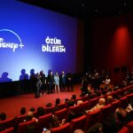 Gizem Karaca Instagram – ‘Özür Dilerim’ önizleme gecesinden minnoş görüntüler bırakıyorum buraya. 🧿💙 14 Nisan @disneyplustr de! 
@ibrahimbuyukak 
@oguzhankoctv 
@25film