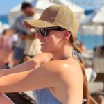 Gizem Karaca Instagram – Kum, Güneş, Karpuz ve Çiller 🍉🥹🪸☀️🐚