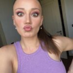Gizem Karaca Instagram – Won’t take anything serious anymore sorry, zaten Webb e göre bir kum tanesi kadar bile değilmişiz. 🕺🏼🫶🏻