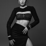 Gizem Karaca Instagram – 🖤🖤🖤 @episodedergi
Röportaj: Yasemin Şefik @yaseminsefik
Fotoğraf: Jiyan Kızılboğa @jiyankizilboga
Moda Editörü: Ece Şişik Saydam @ecesisik
Saç: Mutlu Ahmet Sinan  @mutluahmet.sinan
Makyaj: Uğur Kıral @ugurkiral
Fotoğraf Asistanı: Mustafa Berber @mustafaberber
Moda Editörü Asistanı: Zozan Çirik zozancirik , Sinem Aslıkara @sinemaslikara
Saç Asistanı: Rojin Botan @rojinbotaann
Studio: PAM The Studio @pamthestudio