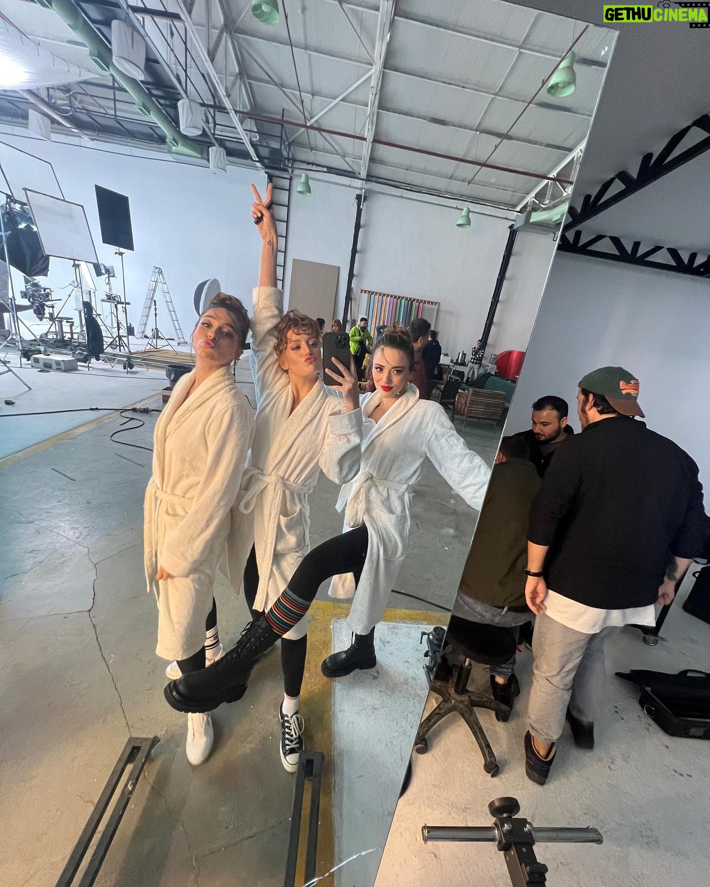Gizem Karaca Instagram - 03.23 recap pt. 1 🌸 #nananemvepamuk🧿
