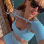 Gizem Karaca Instagram – Denizde dalga günaydın abla 🔆🐚🌊