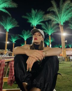 Gizem Karaca Instagram - You wanna take a picture lemme pose for ya then. 🙌🏼