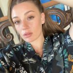 Gizem Karaca Instagram – Keep calm and freckle on sista. 👉🏼👈🏼👀 #çillibombombom