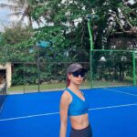 Glaiza de Castro Instagram – Tried a new sport that requires a different kind of paddling 😆🎾