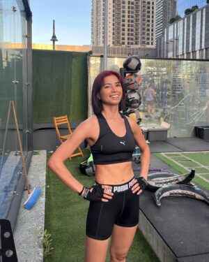 Glaiza de Castro Instagram - A workout session a day takes the blues away 

…tsaka kape narin 😄