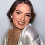 Glamour Garcia Instagram - Beleza para @glamourgarcia assinada por mim!🤍 Fizemos uma pele resistente e elegante, e claro, olhos glamurosos como ela! ✨ Dani, amei produzir e conhecer você! Quer uma produção incrível como essa? Clique em enviar mensagem pra gente conversar! 🫶🏼 #maquiadoraprofissional #maquiadorariodejaneiro #maquiadorarj #maquiadoradenoiva