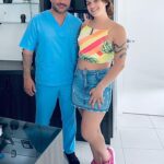 Glamour Garcia Instagram – PALAVRAS NÃO SÃO O SUFICIENTE PARA DESCREVER A EMOÇÃO DA REALIZAÇÃO E VIVÊNCIA DO MEU MAIOR SONHO 🧡❤️
GRAÇAS À DEUS FUI PRESENTEADA EM VIDA COM AMIZADE E O CARINHO DESTA PESSOA TÃO ILUMINADA ❤️🧡❤️🧡
OBRIGADA @drmartinsjr @transgendercenterbrazil POR FAZER PARTE DESTE CONTO DE FADAS QUE É A MINHA HUMILDE VIDINHA 🧡❤️🧡❤️