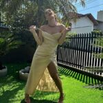 Glamour Garcia Instagram - OBRIGADA DEUS E NOSSA SENHORA, HOJE COMPREENDO QUE TUDO QUE CRUELMENTE ME APONTAVAM COMO DEFEITOS SÃO MINHAS MAIORES QUALIDADES: ALEGRIA, ENTUSIASMO, DOÇURA, FÉ E PERSEVERANÇA 🙏🙏🙏🙏❤️❤️❤️❤️ Beauty: @luisegevarth 💋 Styling: @produhhhh 💋 Vestido: @karinemoser 💋 Acessórios: @patyborbacessorios 💋 Sandália: @santalollablumenau 💋