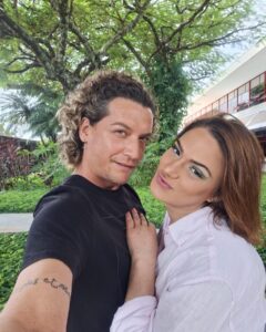 Glamour Garcia Instagram - COM O MAIOR AMOR DO MUNDO 🥳 Hoje fui modelo da minha amada @helio.vernaschi 🧡❤️ Tantos trabalhos juntas, tanta experiência e vivência… MEGA MASTER BLASTER ORGULHO❤️🧡 Ela arrasou hoje no @senac.marilia dando nome e sobrenome!!! TODA A TURMA MUITO LINDA AMEI ESTAR C VCS ❤️🙏🏼🌹