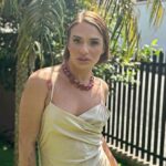 Glamour Garcia Instagram - OBRIGADA DEUS E NOSSA SENHORA, HOJE COMPREENDO QUE TUDO QUE CRUELMENTE ME APONTAVAM COMO DEFEITOS SÃO MINHAS MAIORES QUALIDADES: ALEGRIA, ENTUSIASMO, DOÇURA, FÉ E PERSEVERANÇA 🙏🙏🙏🙏❤️❤️❤️❤️ Beauty: @luisegevarth 💋 Styling: @produhhhh 💋 Vestido: @karinemoser 💋 Acessórios: @patyborbacessorios 💋 Sandália: @santalollablumenau 💋