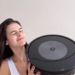 Glenda Loures Instagram – Quem aqui também tem MIL coisas pra fazer ao mesmo tempo? 

Depois que eu tive o Matteo e com a ajuda da @irobotbrasil, eu consigo ter o meu chão limpinho, que além de aspirar, ele ainda passa pano!! Incrivel, né? mas não só isso, eu ainda consigo acionar ele por comando de voz, o que facilita muitooo a minha vida, e pra quem tem criança e animais de estimação é melhor ainda pois ele possui um sistema de navegação inteligente, que evita obstáculos e desvia de objetos.

Vem conhecer a nova tecnologia Roomba Combo J7 🤖💚 

#publicidade