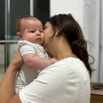Glenda Loures Instagram - 14 de novembro • O dia da minha mãe, melhor amiga, pra muitos a tia Jac, e agora cumprindo de forma tão incrível o novo papel de vovó do Matteo. A pessoa mais animada que conheço, topa tudo, alma jovem e sempre disposta pra qualquer coisa hahah • Depois que virei mãe, meus olhos pra minha mãe mudaram muito. A gente começa a entender tanta coisa. E ter minha mãe comigo nesse momento da minha vida, é muito mais do que pedi a Deus. Além de cuidar do Matteo, ela nunca esqueceu de cuidar de mim, como tem feito com tanto amor ao longo dos meus 29 anos. • Mae, te amo demais, obrigada por tanto. Que seu dia seja maravilhoso como você é. Deus foi bom comigo me dando você ❤️🎉🎂 • Aproveita seu dia 😍😍😍