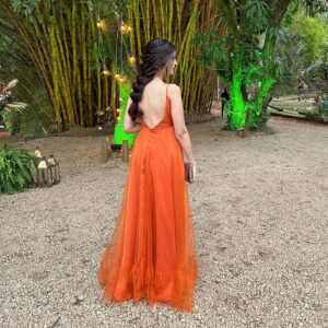 Glenda Loures Instagram - Vestido: @atelierninagabriela 
Penteado: @larissanooman 
Maquiagem: @carolstefh