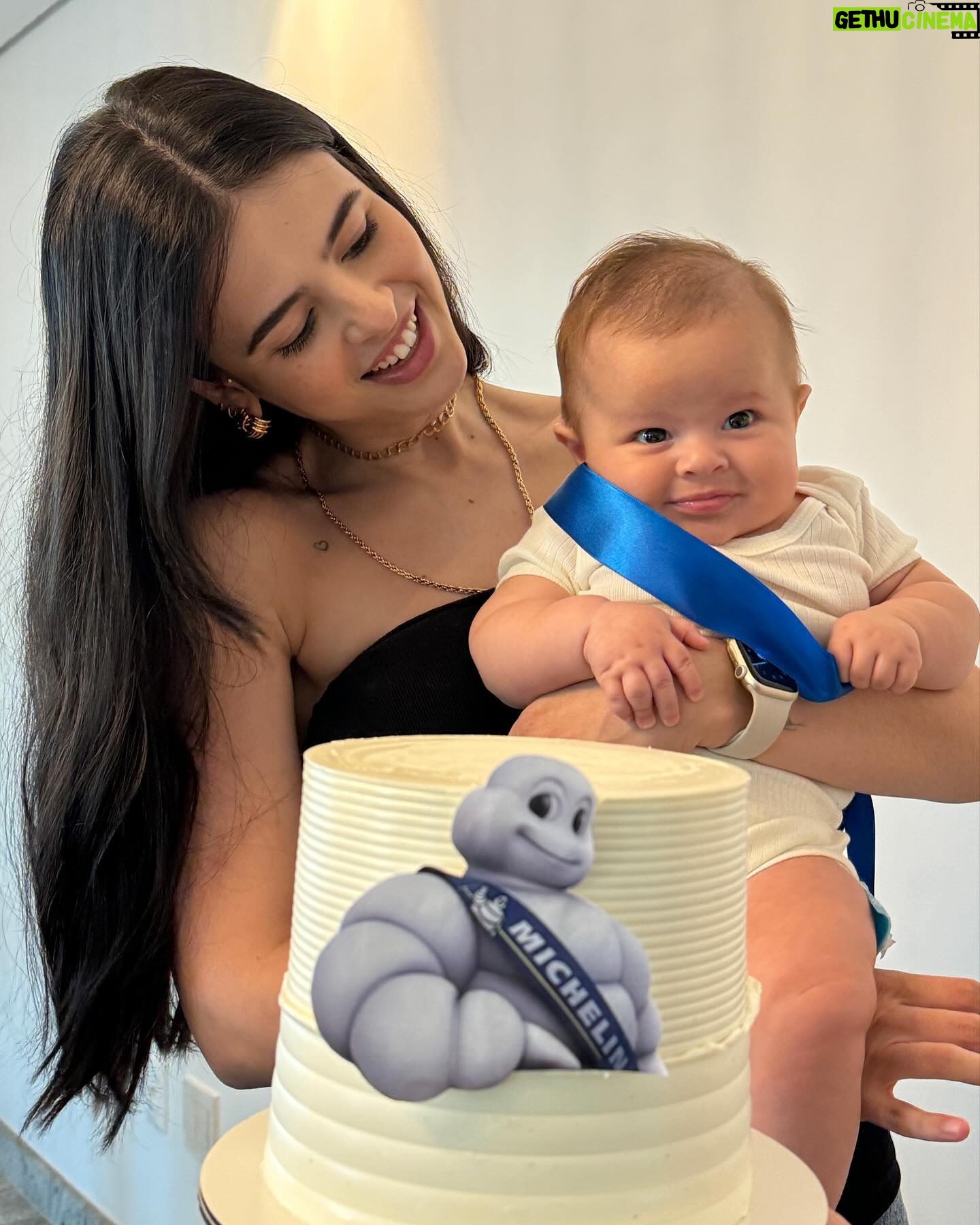 Glenda Loures Instagram - 4 meses do nosso godinho gostoso 🤍💙 Te amamos cada dia mais, filho !!