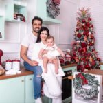 Glenda Loures Instagram – 5 meses e primeiro natal do nosso príncipe! Te amamos, nosso príncipe sorridente ❤️ 
•
Fotografia: @michelle_santosfotografia  @fotografia.ami