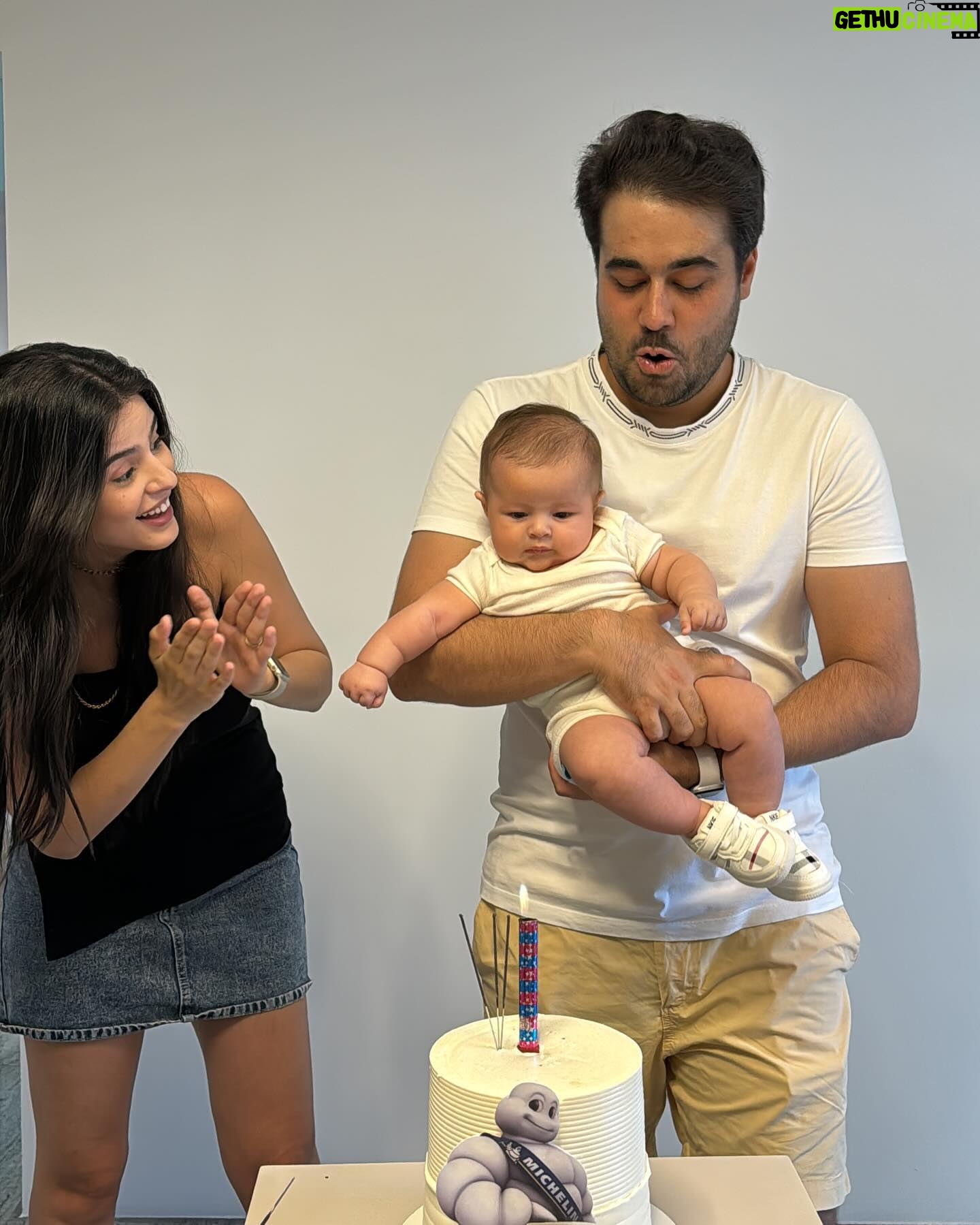 Glenda Loures Instagram - 4 meses do nosso godinho gostoso 🤍💙 Te amamos cada dia mais, filho !!