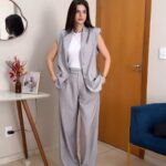 Glenda Loures Instagram - Look do dia atrasado mas promessa é dívida. Precisava colocar no feed meu look empresária de sucesso mas que é mãe pq a alfaiataria nunca mais vai ficar 100%. O amassado prova que sou mãe 😂😂😂 Usariam?