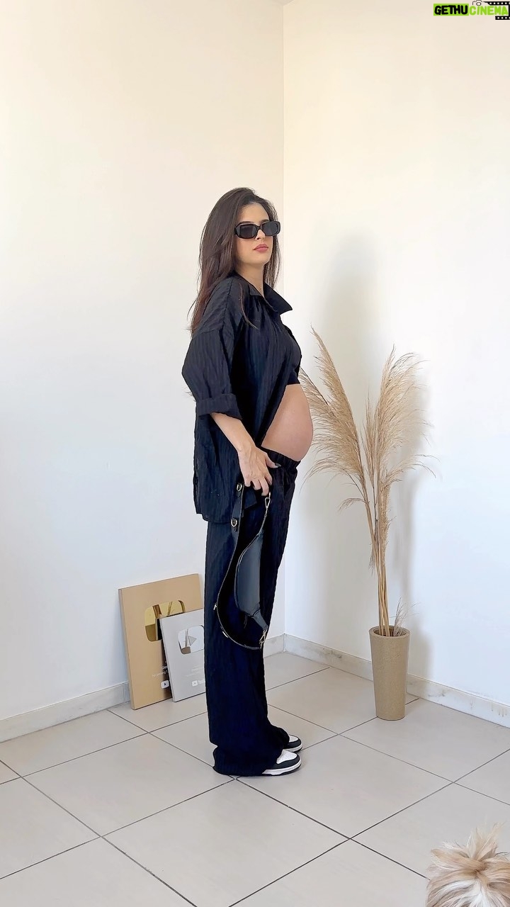 Glenda Loures Instagram - Um simples arrume-se comigo galera, vira uma tarefa árdua 😂🤍 Mas tá aí meu look básico e comfy pra grávidas e não grávidas da @sheinbrasil_ • Aprovado? 😂